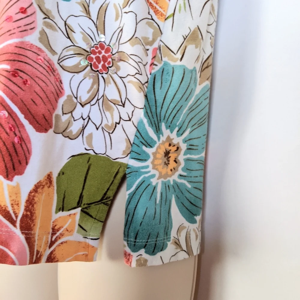 Alfred‎ Dunner floral v-neck t-shirt